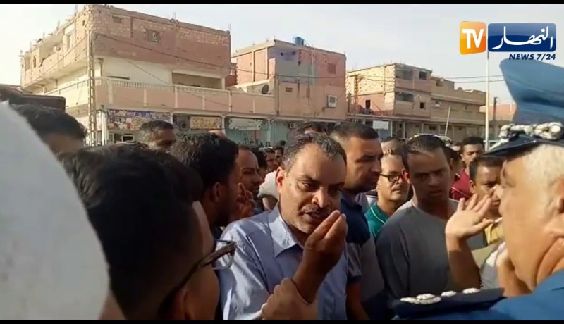 شاهد.. توافد كبير لعائلات الضحايا لمستشفى “الأم والطفل” للمطالبة بفتح تحقيق !!