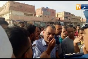 شاهد.. توافد كبير لعائلات الضحايا لمستشفى “الأم والطفل” للمطالبة بفتح تحقيق !!