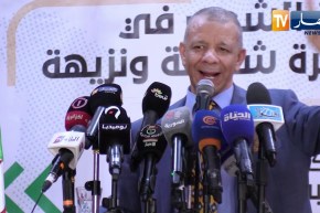 شنين شاب كان حاضرا في كل الجمعات ليس كمن خرج من المسجد وصور خلفه جموع من الناس على أنه في الحراك