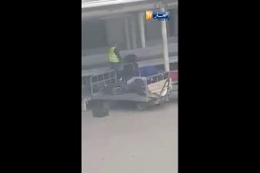 هكذا يتعامل الأعوان مع أمتعة المسافرين بمطار هواري بومدين