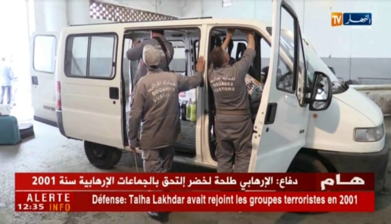 هكذا يتم تفتيش السيارات المشكوك فيها المتجهة من ميناء العاصمة لفرنسا