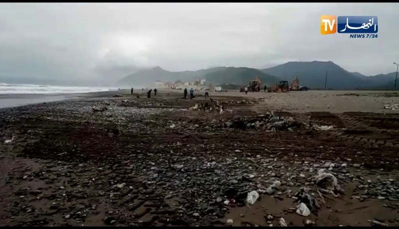 بجاية: حملة تنظيف شواطيء بلدية “سوق الإثنين” بمشاركة الجمعيات والبلدية