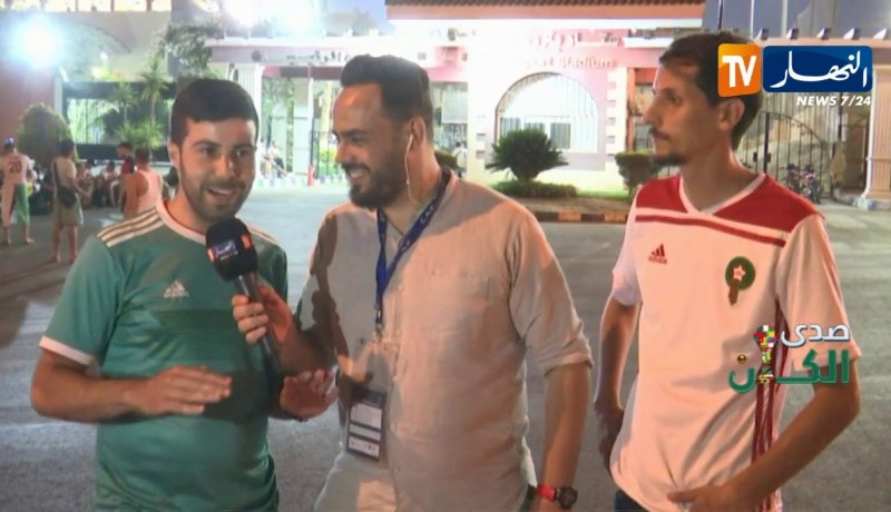 المغاربة والجزائريون يتوحدون حول راية واحدة وهي راية المنتخب الجزائري