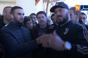 توافد أقارب وجيران المرحوم الشاب “عز الدين الشلفي” إلى مستشفى الأخوات باج بالشلف