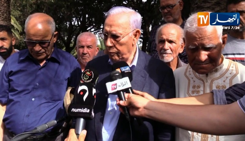 تشييع جثمان المجاهد والوزير الأسبق سعيد عبادو إلى مثواه الأخير بمقبرة العالية
