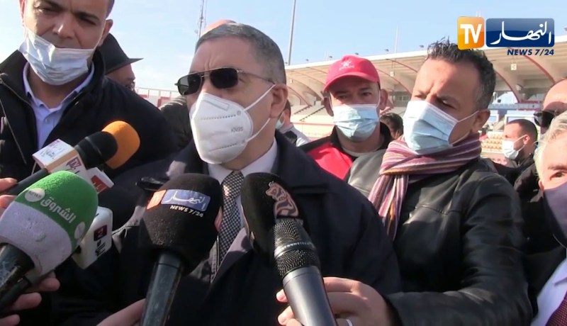 والي ولاية وهران يزور المولودية ويعد بتوفير الدعم المادي