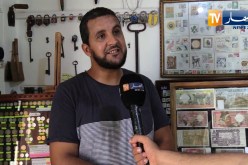 إدريس .. يحول غرفة منزله لمتحف يحفظ تاريخ العملة الجزائرية