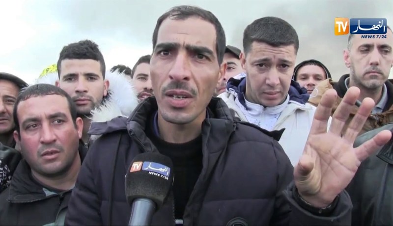 ميلة/ سكان مشتة الكبابة يغلقون الطريق للمطالبة بالغاز وإصلاح الطريق