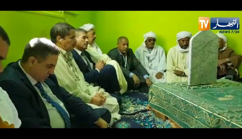 تلاوة جماعية مع “بلعيد” في زاوية الشيخ سيدي بلكبير بأدرار