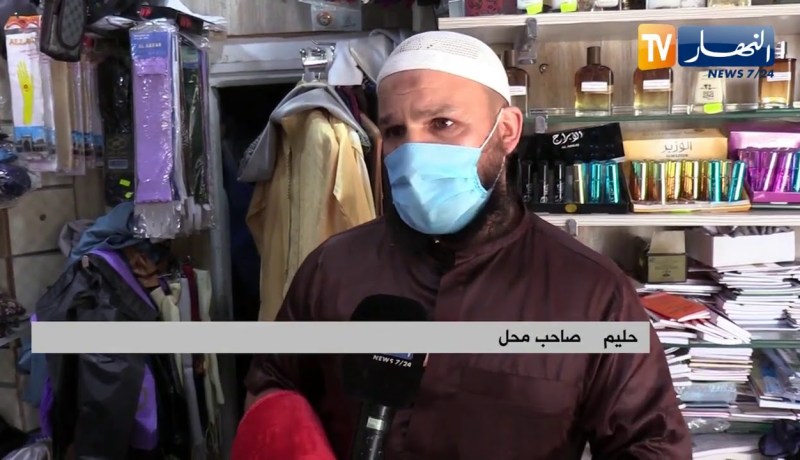 بعد قرار إعادة الفتح التدريجي للمساجد..   إقبال كبير للمواطنين على شراء سجادة الصلاة للوقاية