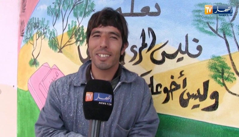 المسيلة: عبد القادر ..قصة شاب لم تمنعه الإعاقة من تحقيق حلم حمل الريشة