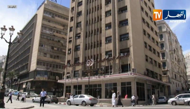 الجوية الجزائرية تلغي عدة رحلات من وإلى فرنسا بسبب إشعار بالإضراب للعمال