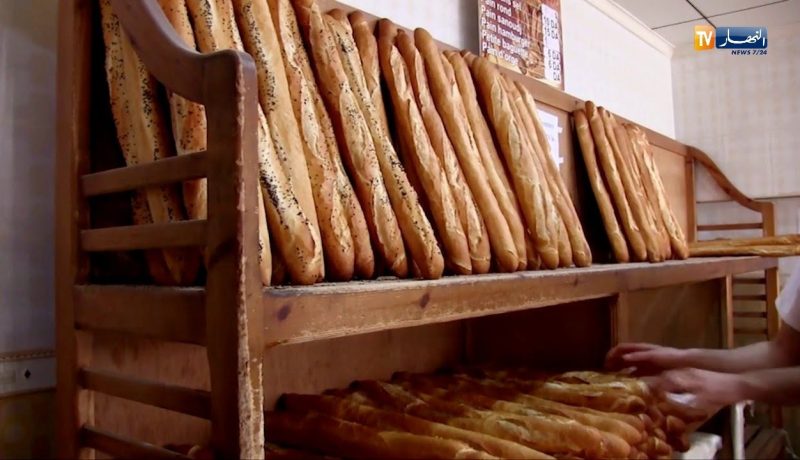 طوابير طويلة أمام المخابز صبيحة يوم العيد