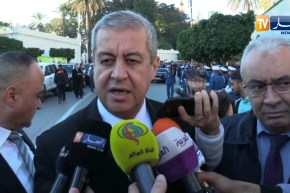 شخصيات سياسية و وزراء يلقون النظرة الأخيرة على الفقيد أحمد قايد صالح