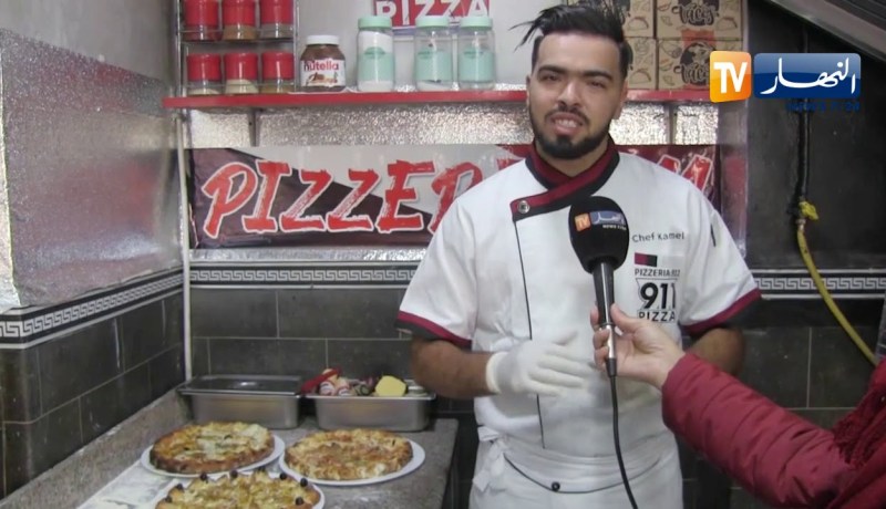 وهران: الشاف كمال يبدع في تحضير” البيتزا” بلمسته الفنية