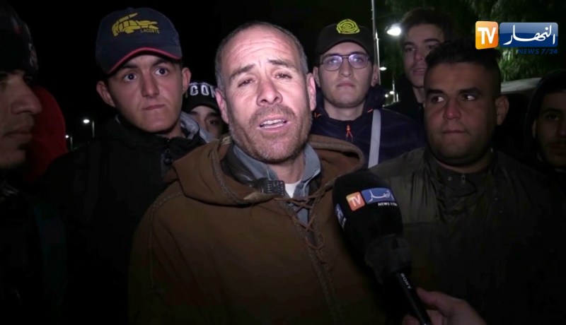 برج بوعريريج: المواطنون يتوجهون إلى العاصمة لحضور جنازة الفقيد أحمد قايد صالح