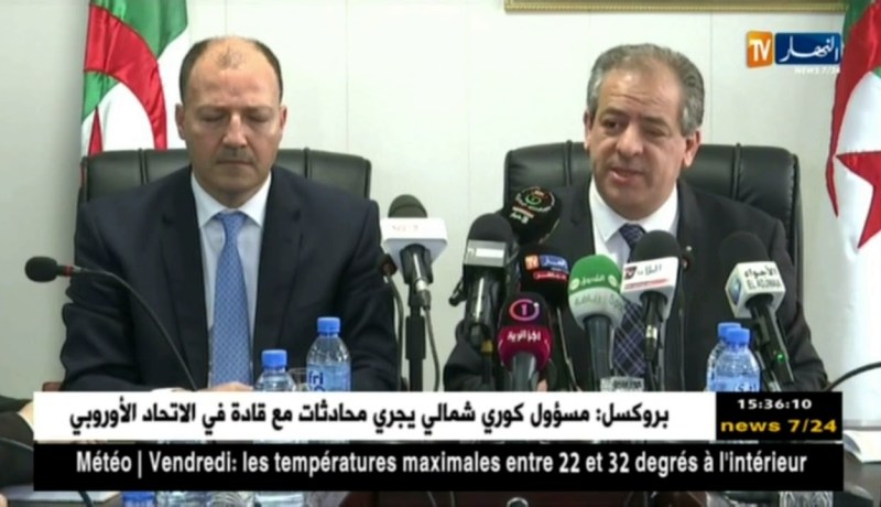 الوزير السابق الهادي ولد علي يسلم المهام للوزير الجديد محمد حطاب