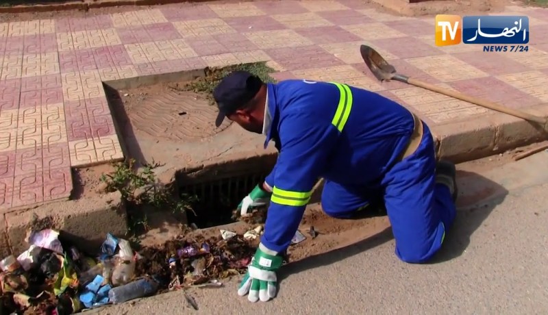 النعامة : حملة تنظيف البالوعات وقنوات الصرف الصحي تحسبا لأي طارئ