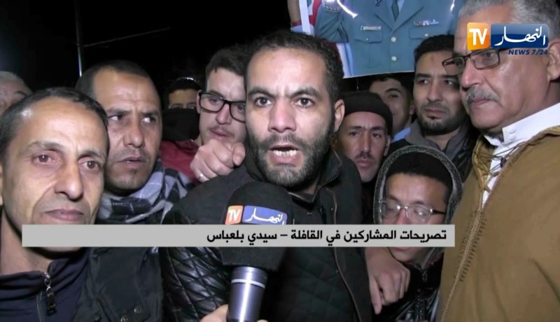 سيدي بلعباس: المواطنون ينطلقون بقوة لحضور جنازة المجاهد أحمد قايد صالح