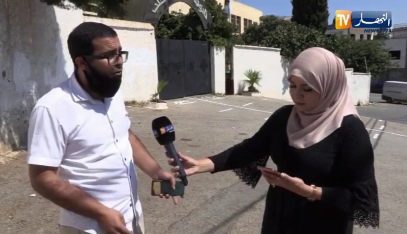 “أستاذ اللغة العربية :” التلاميذ كانوا مرتاحين وبشروني بفرحتهم بعد الإمتحان