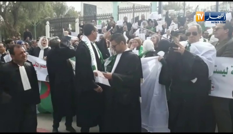 أصحاب الجبة السوداء في مسيرات سلمية بولاية وهران وتبسة