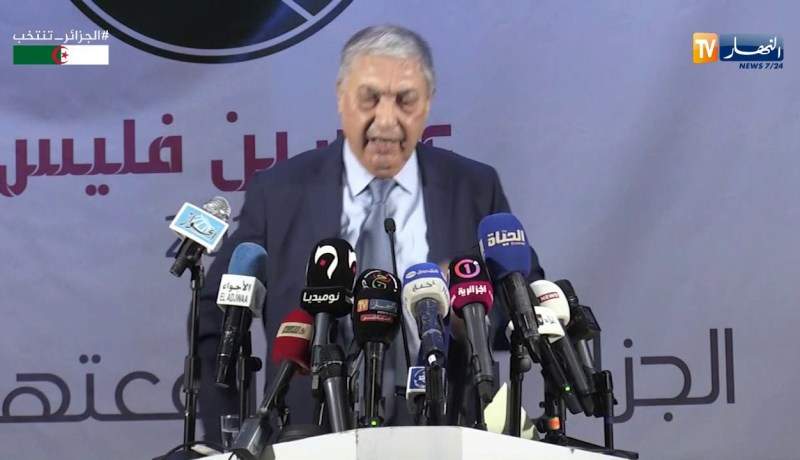 بن فليس: “يجب توحيد الشعب الجزائري..رانا كامل أولاد نوفمبر”