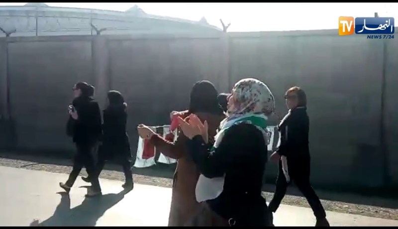 بجاية: عمال شركتي سونلغاز وسوناطراك في مسيرة سلمية ضد ترشح بوتفليقة لعهدة جديدة