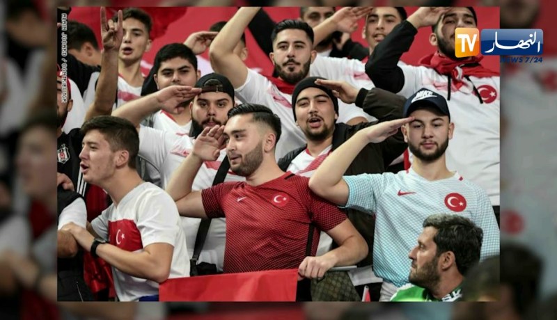 لاعبو المنتخب التركي يثيرون الجدل بالإحتفال بالتحية العسكرية في لقاء فرنسا