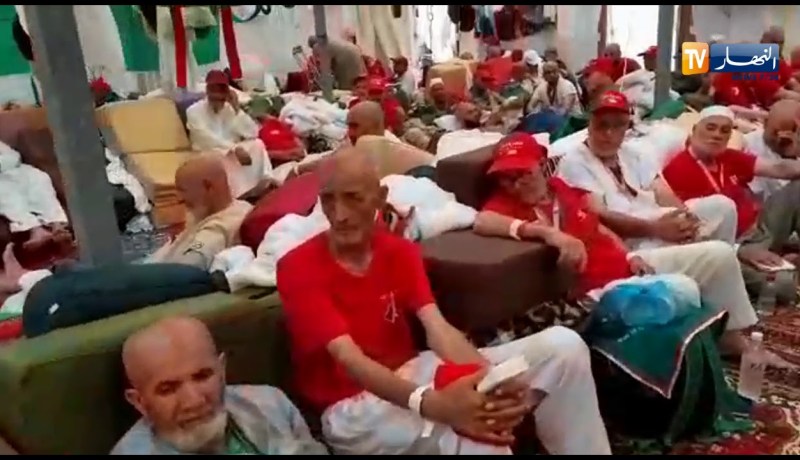 حج 2019/ الحجاج الجزائريون يدعون الله سائلين إياه الرحمة والمغفرة بمخيمات منى