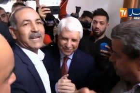 لحظة وصول وزير العدل السابق الطيب لوح إلى مقر الأفلان