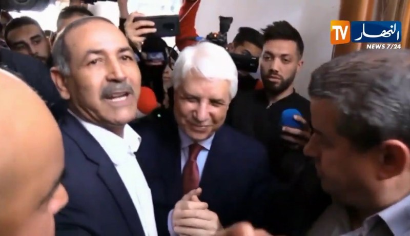 لحظة وصول وزير العدل السابق الطيب لوح إلى مقر الأفلان