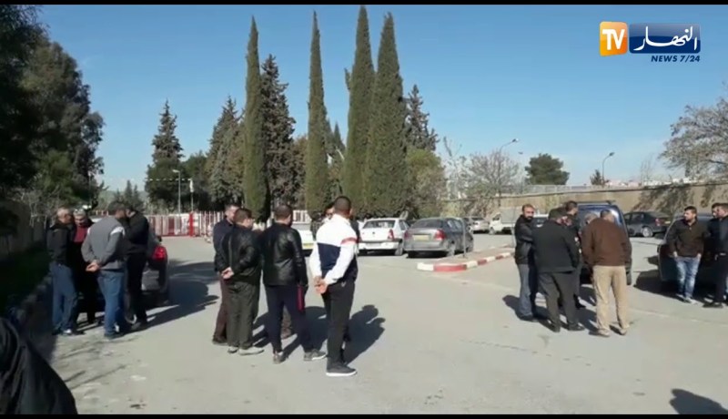 قسنطينة: عمال مصنع “سوناكوم” يواصلون الإضراب لليوم الثاني على التوالي