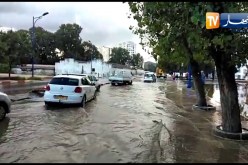 سكيكدة: السيول تغرق شوارع وتحبس سكان داخل منازلهم بعاصمة الولاية