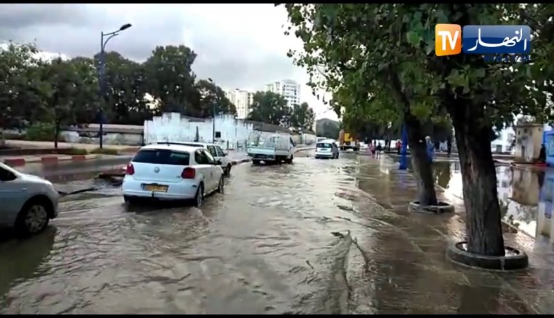 سكيكدة: السيول تغرق شوارع وتحبس سكان داخل منازلهم بعاصمة الولاية