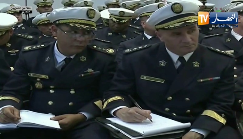 دفاع: الفريق أحمد قايد صالح في زيارة عمل وتفقد إلى قيادة القوات البحرية