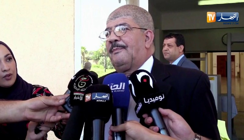 رئاسيات 2019/ 64 راغبا في الترشح يسحبون إستمارات إكتتاب الترقيعات