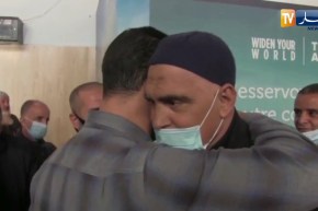 الحارس الدولي السابق سمير حجاوي يغادر أرض الوطن متوجها إلى فرنسا للعلاج