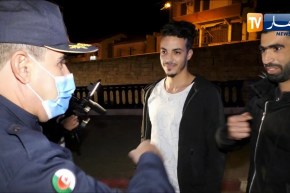 رئيس أمن ولاية تبسة يحسس المواطنين بضرورة الالتزام بالوقاية وتدابير الحجر