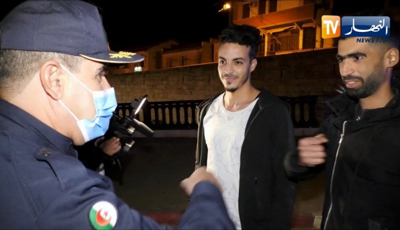 رئيس أمن ولاية تبسة يحسس المواطنين بضرورة الالتزام بالوقاية وتدابير الحجر