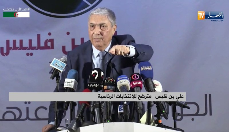 بن فليس: “الشباب سيكون لهم دور كبير في المستقبل وهذا حقهم”