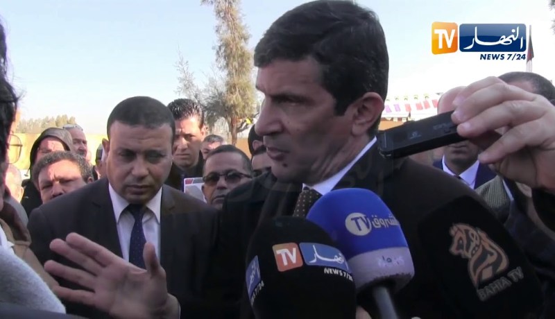 شاهد والي مستغانم يستمع لإنشغالات المواطنين