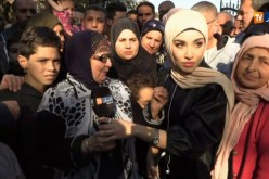 مواطنون يترحمون على قبر الفقيد “قايد صالح” بمقبرة العالية