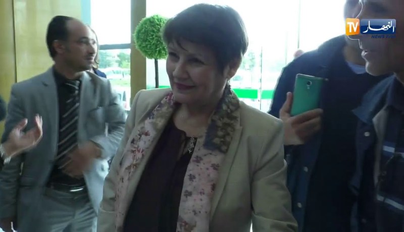 بن غبريت تلتقي مع طفلة من ذوي الإحتياجات الخاصة