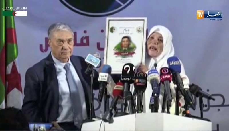 أم شهيد طائرة بوفاريك: “حسبي الله ونعم الوكيل فيك يا أويحيى..وليدي لي مات ماشي وليدك”