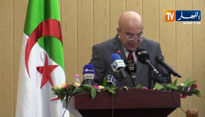 وزير الداخلية “صلاح الدين دحمون” يشيد بدور الجيش في مرافقة الشعب لتحقيق مبتغاه