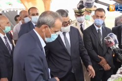“الوزير الأول ينبهر بفاكهة سيدي بلعباس.. “أنا ابن حي شعبي لازم توصلوهالنا