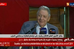 شاهد ..”ولد عباس يحمس الحضور و يطلب الزغاريد “