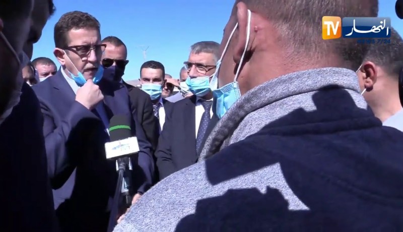 هكذا رد وزير الفلاحة  على مواطن من ثنية الحد بشأن إعادة تصنيف الاراضي الفلاحية والبناء عليها