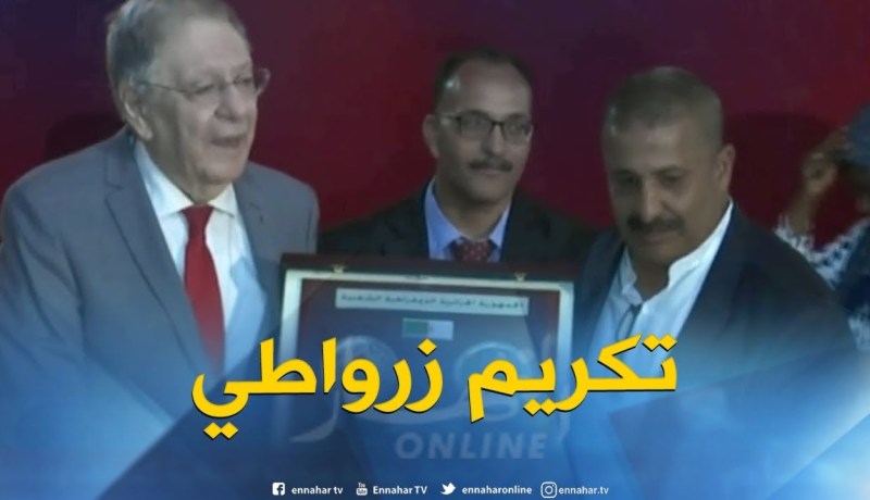 شاهد..ولد عبّاس يكرّم الناطق الرّسمي لفريق شبيبة الساورة “محمّد زرواطي “!!