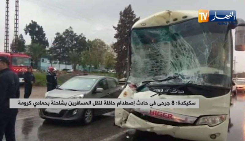 سكيكدة: 8 جرحى في حادث اصطدام حافلة لنقل المسافرين بشاحنة بحمادي كرومة